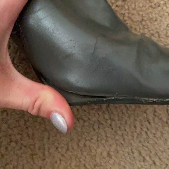 Low gray heels - Picture 3 of 4